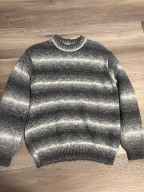 Primark Men's Gradient Gray and White Crewneck Sweater